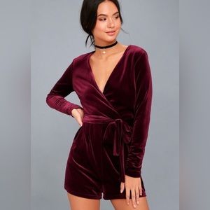 Lulus long sleeve velvet romper in Burgundy size Small.